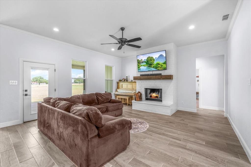 Weatherford, Texas, 76088, United States, 5 Bedrooms Bedrooms, ,4 BathroomsBathrooms,Residential,For Sale,1977479