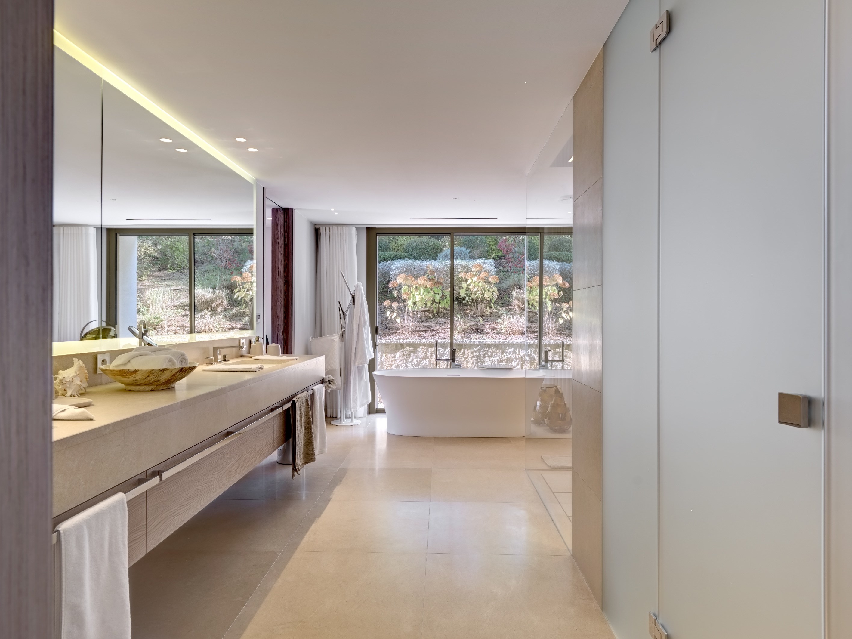  Contemporary luxury villa with guest house, wellness area and pool for sale in … - 物件實景