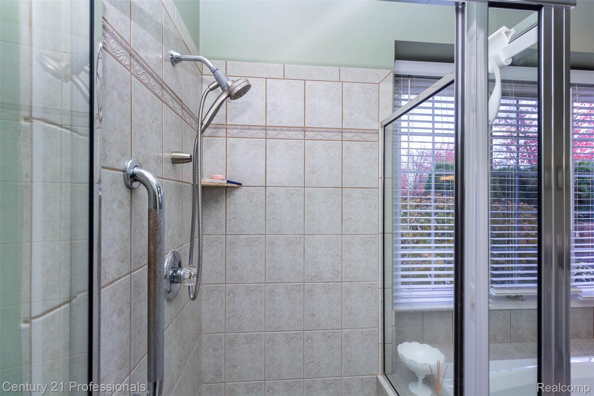 Troy, Michigan, 48098, United States, 2 Bedrooms Bedrooms, ,3 BathroomsBathrooms,Residential,For Sale,1979422