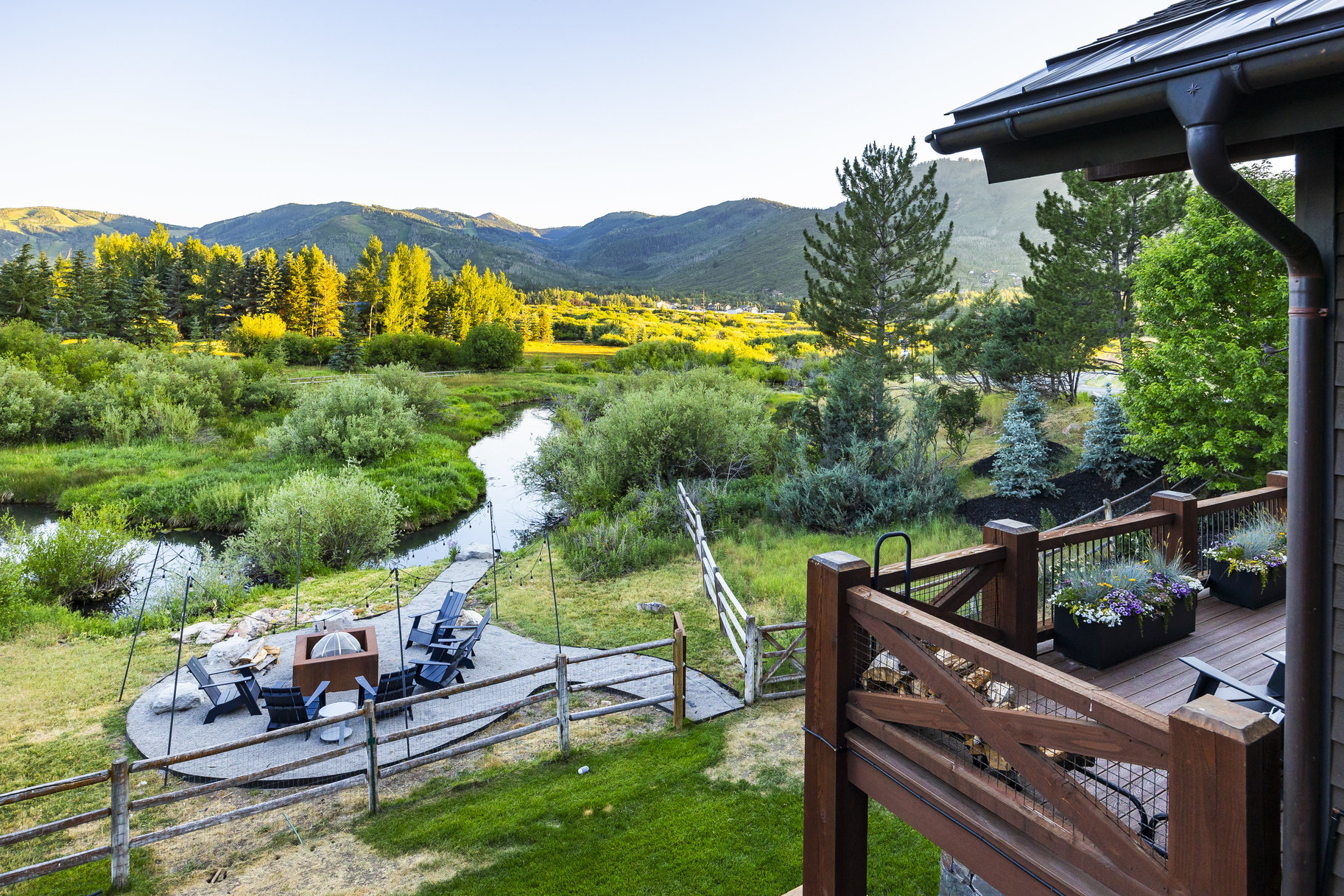  Rare Park Meadows Retreat with Creekside Setting and Expansive Ski Resort Views - 物件實景