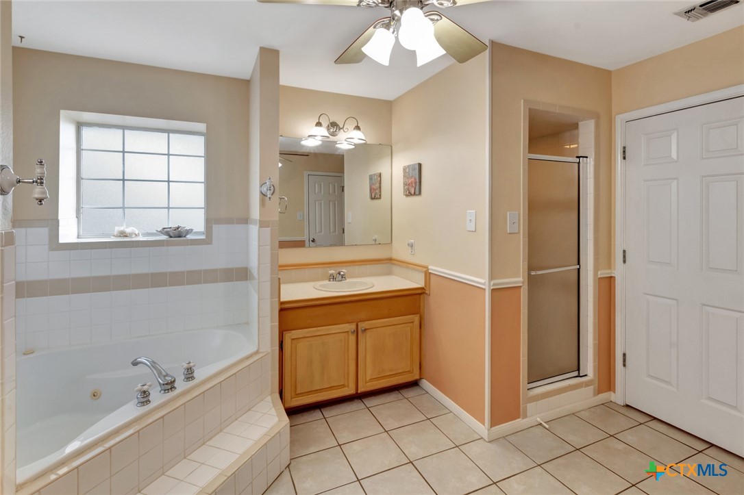 Victoria, Texas, 77904, United States, 3 Bedrooms Bedrooms, ,3 BathroomsBathrooms,Residential,For Sale,1989314