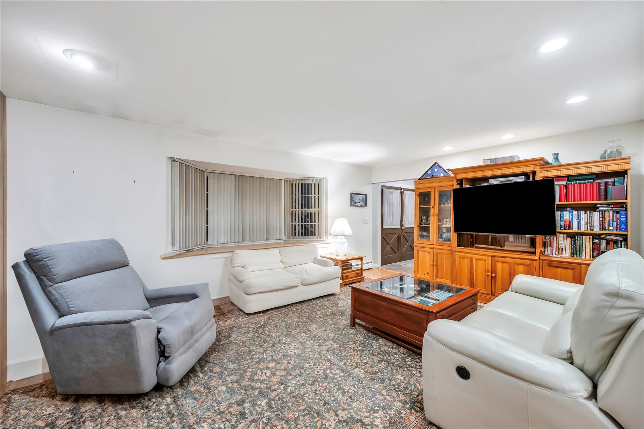 Hauppauge, New York, 11788, United States, 4 Bedrooms Bedrooms, ,2 BathroomsBathrooms,Residential,For Sale,1714342