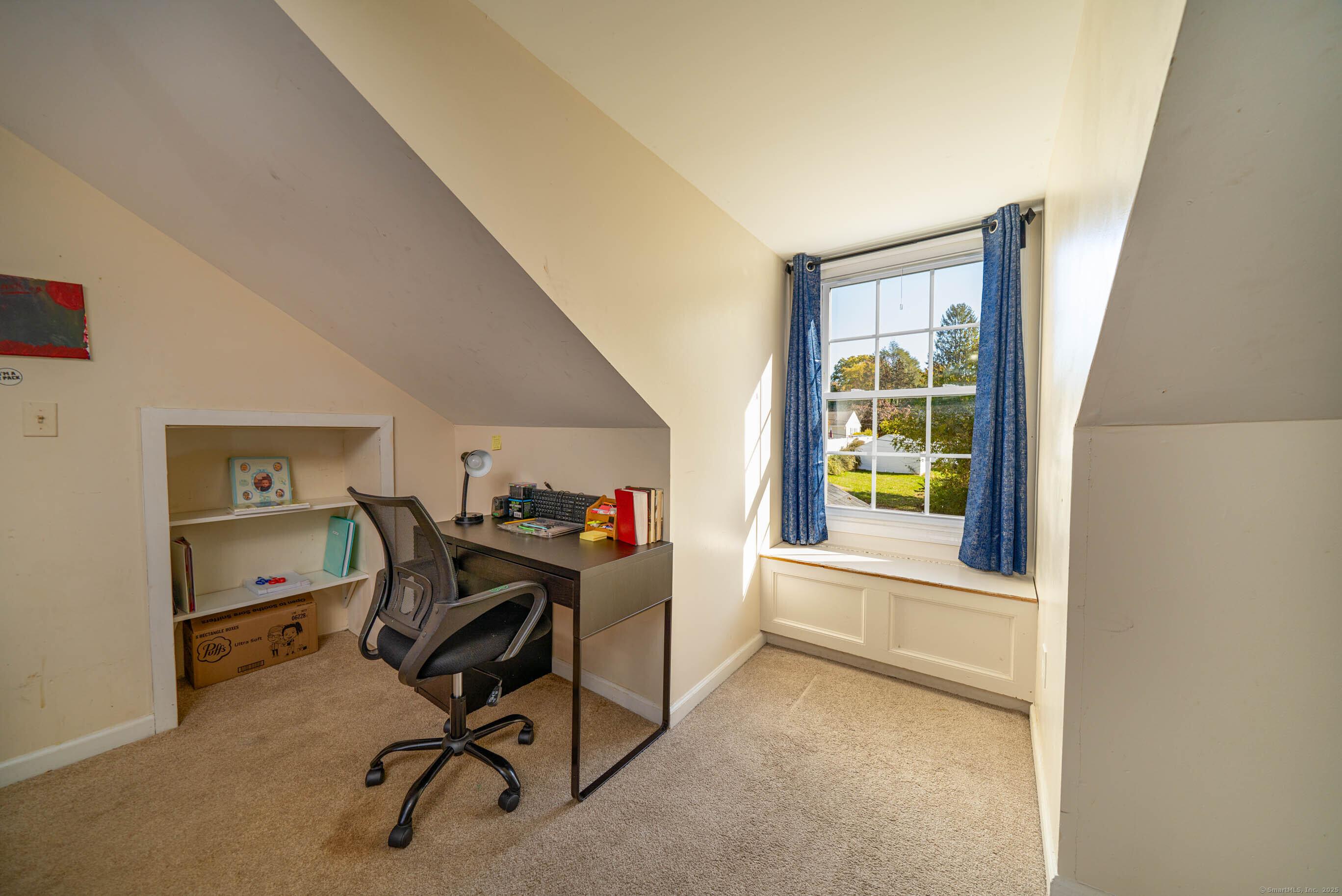 Hamden, Connecticut, 06517, United States, 4 Bedrooms Bedrooms, ,4 BathroomsBathrooms,Residential,For Sale,1982010