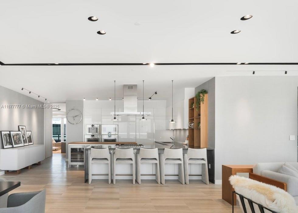 Miami Beach, Florida, 33140, United States, 4 Bedrooms Bedrooms, ,5 BathroomsBathrooms,Residential,For Sale,1948175