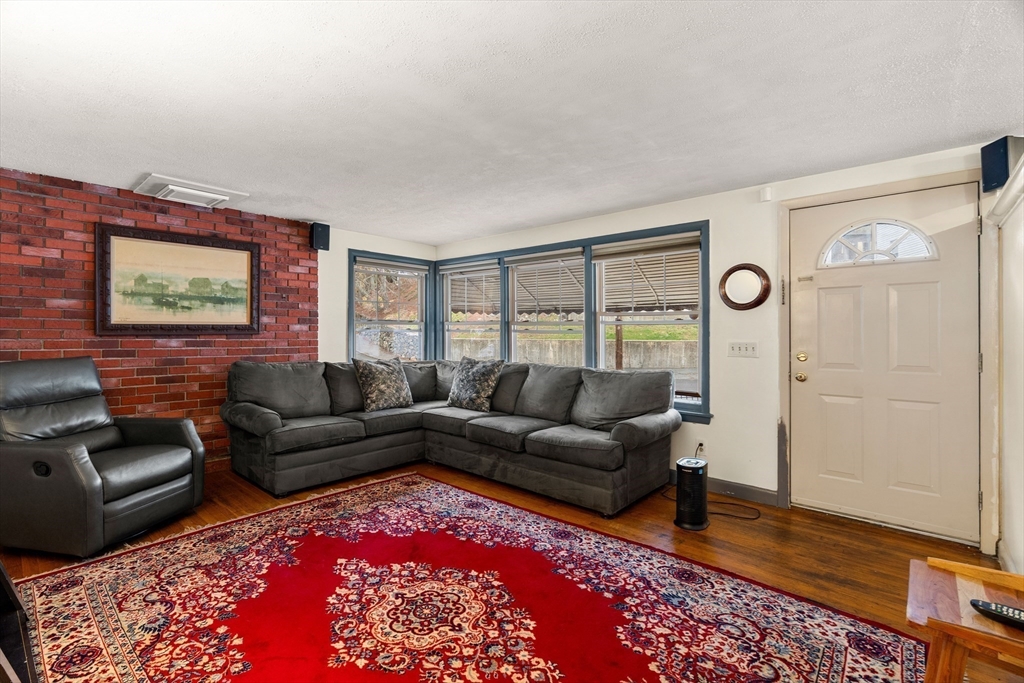 Swampscott, Massachusetts, 01907, United States, 4 Bedrooms Bedrooms, ,2 BathroomsBathrooms,Residential,For Sale,1989409