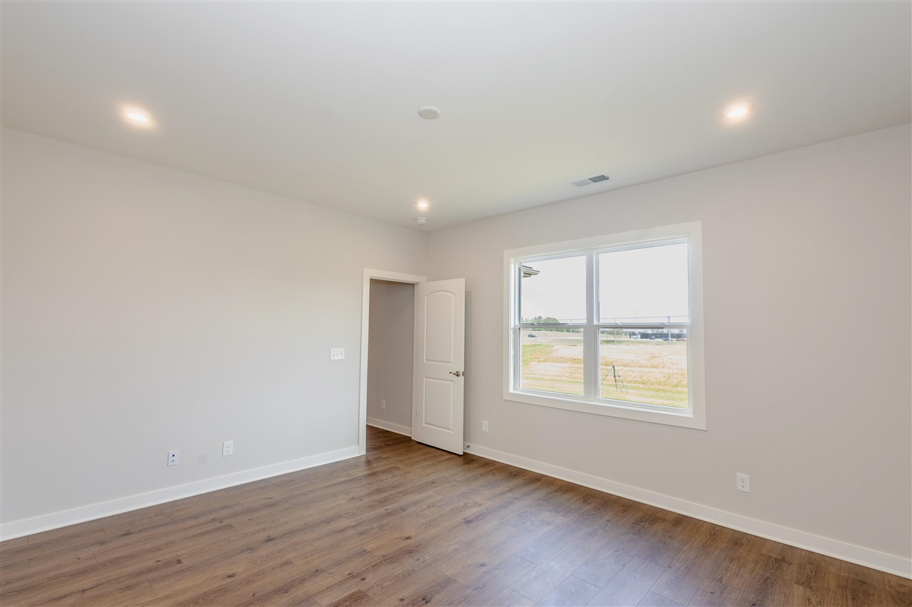 Bowling Green, Kentucky, 42104, United States, 4 Bedrooms Bedrooms, ,3 BathroomsBathrooms,Residential,For Sale,1913768