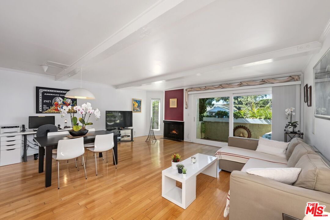 Santa Monica, California, 90404, United States, 3 Bedrooms Bedrooms, ,3 BathroomsBathrooms,Residential,For Sale,1779157