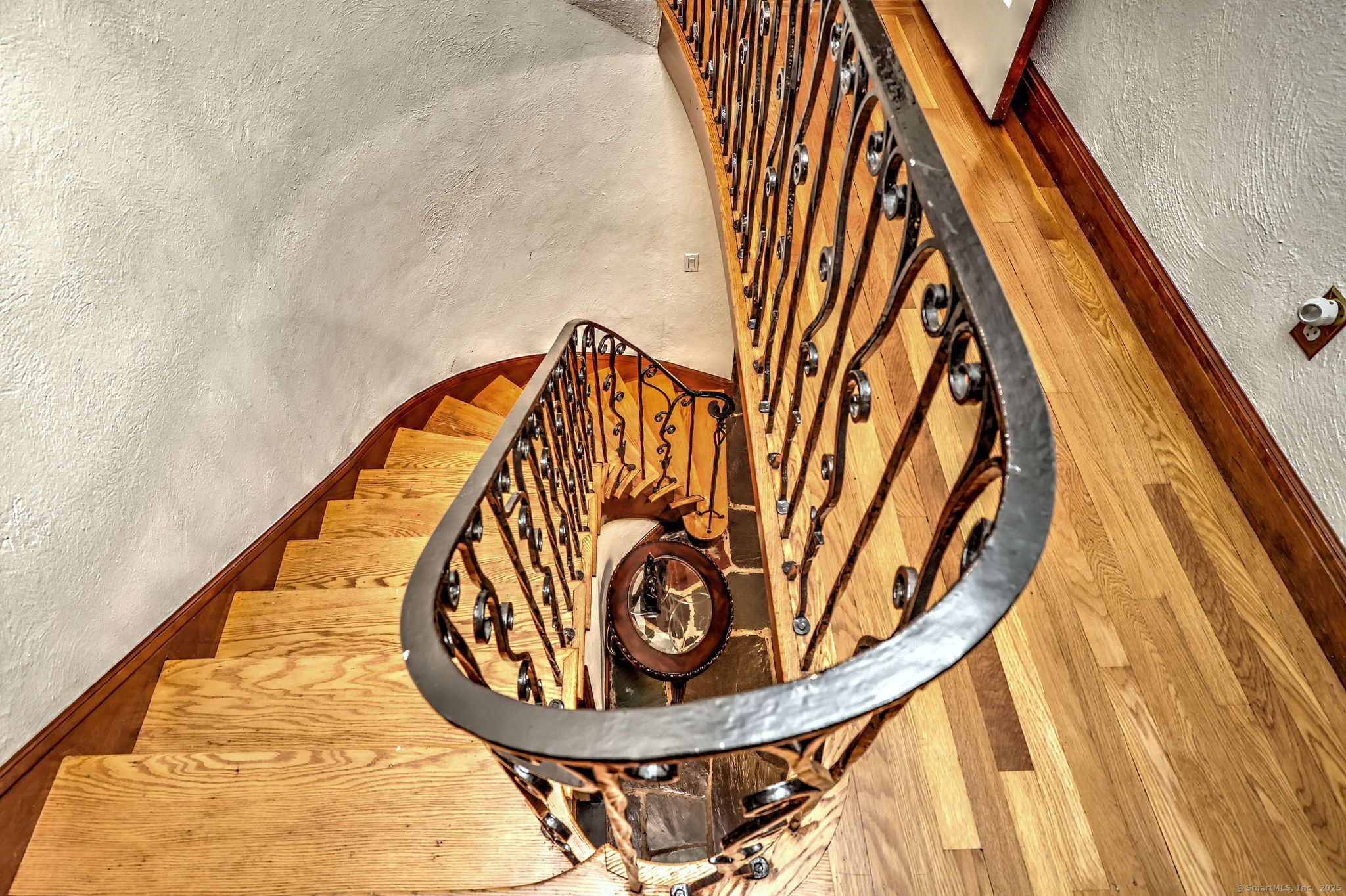 Hamden, Connecticut, 06517, United States, 5 Bedrooms Bedrooms, ,4 BathroomsBathrooms,Residential,For Sale,1924978