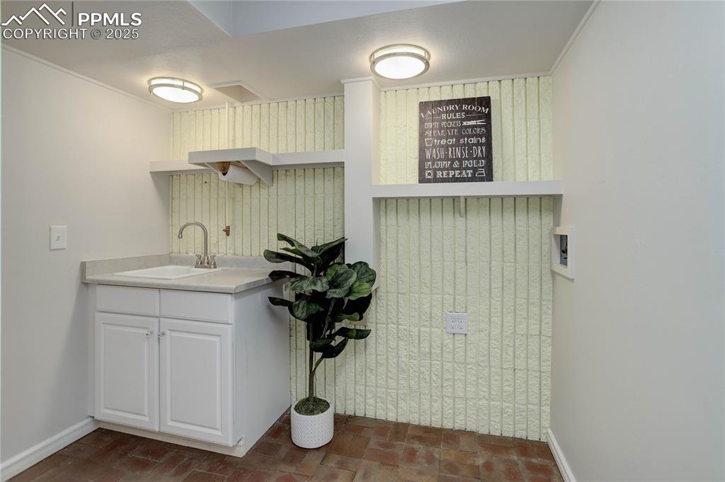 Colorado Springs, Colorado, 80908, United States, 3 Bedrooms Bedrooms, ,1 BathroomBathrooms,Residential,For Sale,1836722