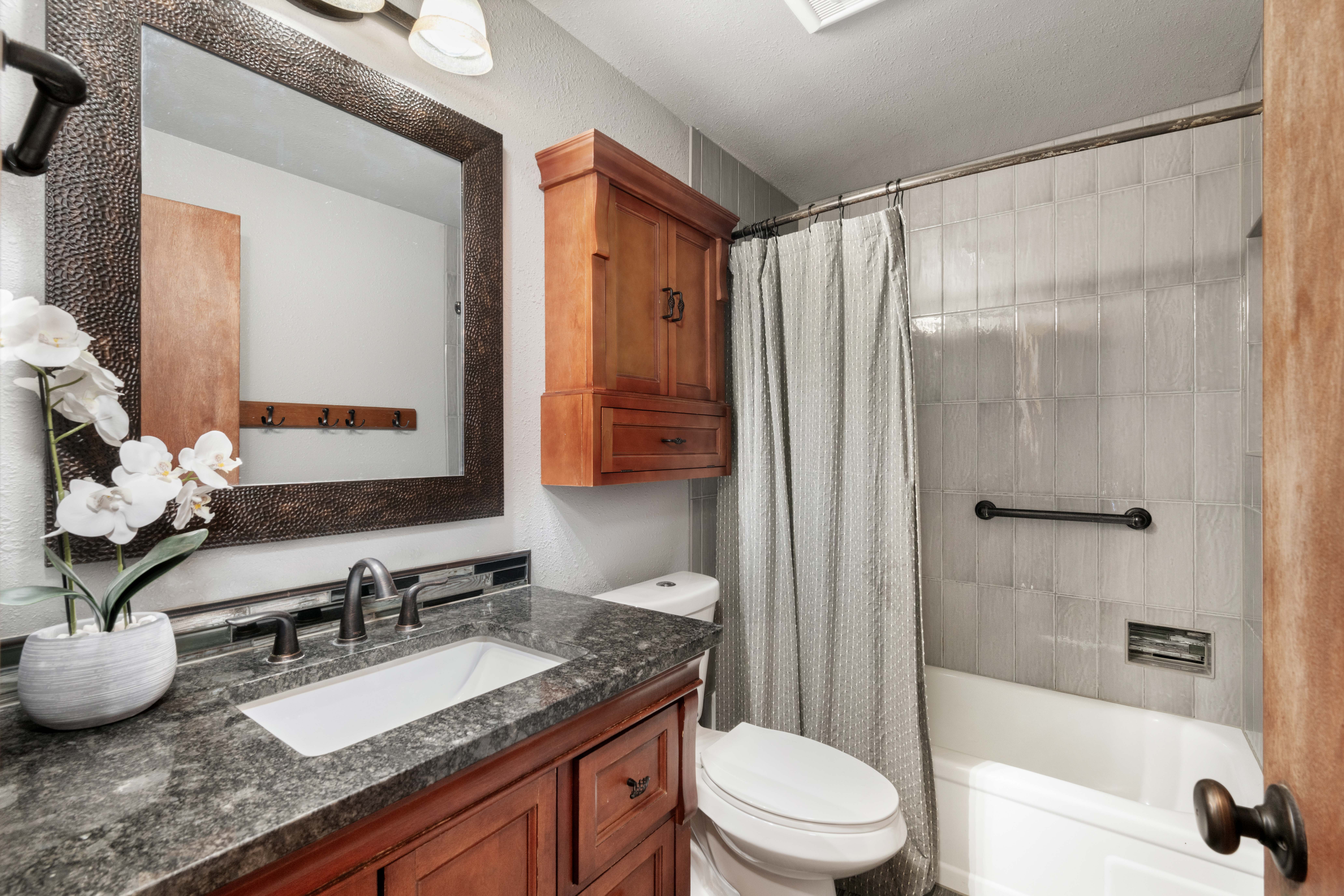  Welcome to this Charming 1-Story Home Situated On a Generous .35 Acre Lot - 物件實景
