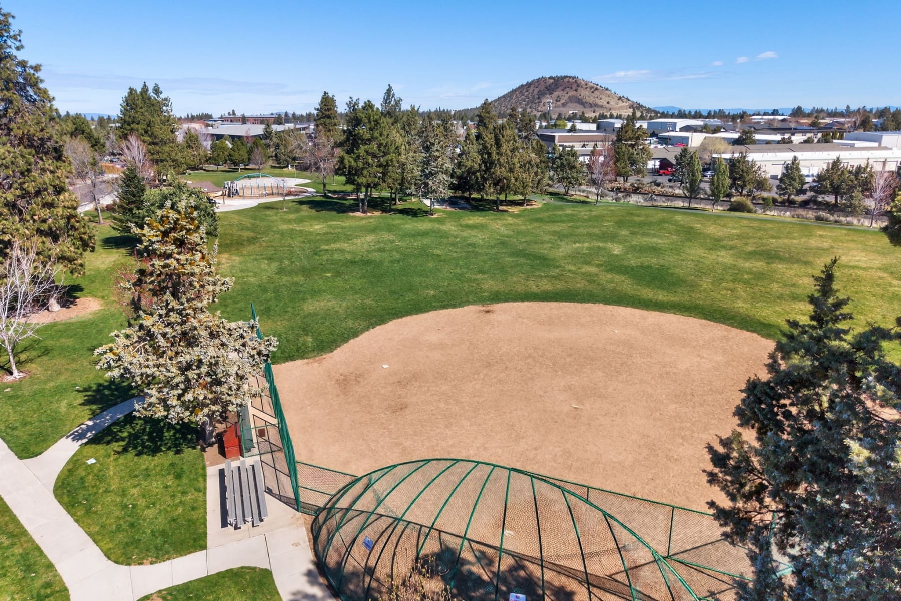  908 SE Stratford Court Bend, OR 97702 - 物件實景