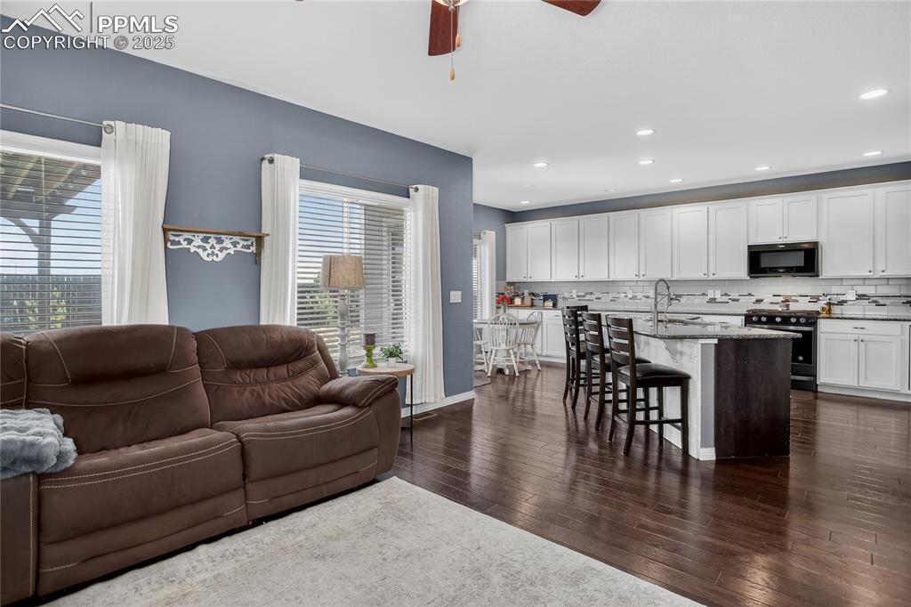 Colorado Springs, Colorado, 80925, United States, 6 Bedrooms Bedrooms, ,4 BathroomsBathrooms,Residential,For Sale,1994847