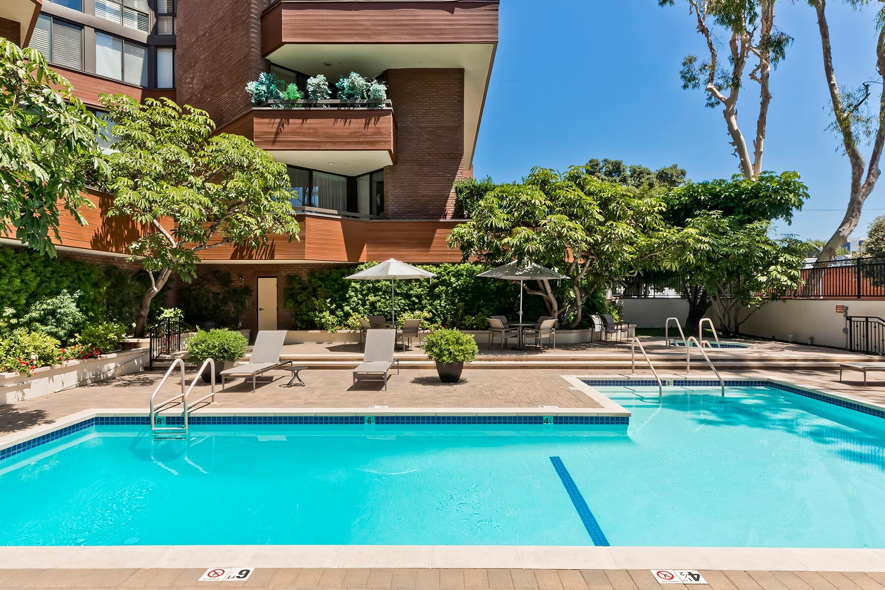  300 North Swall Drive - 物件實景