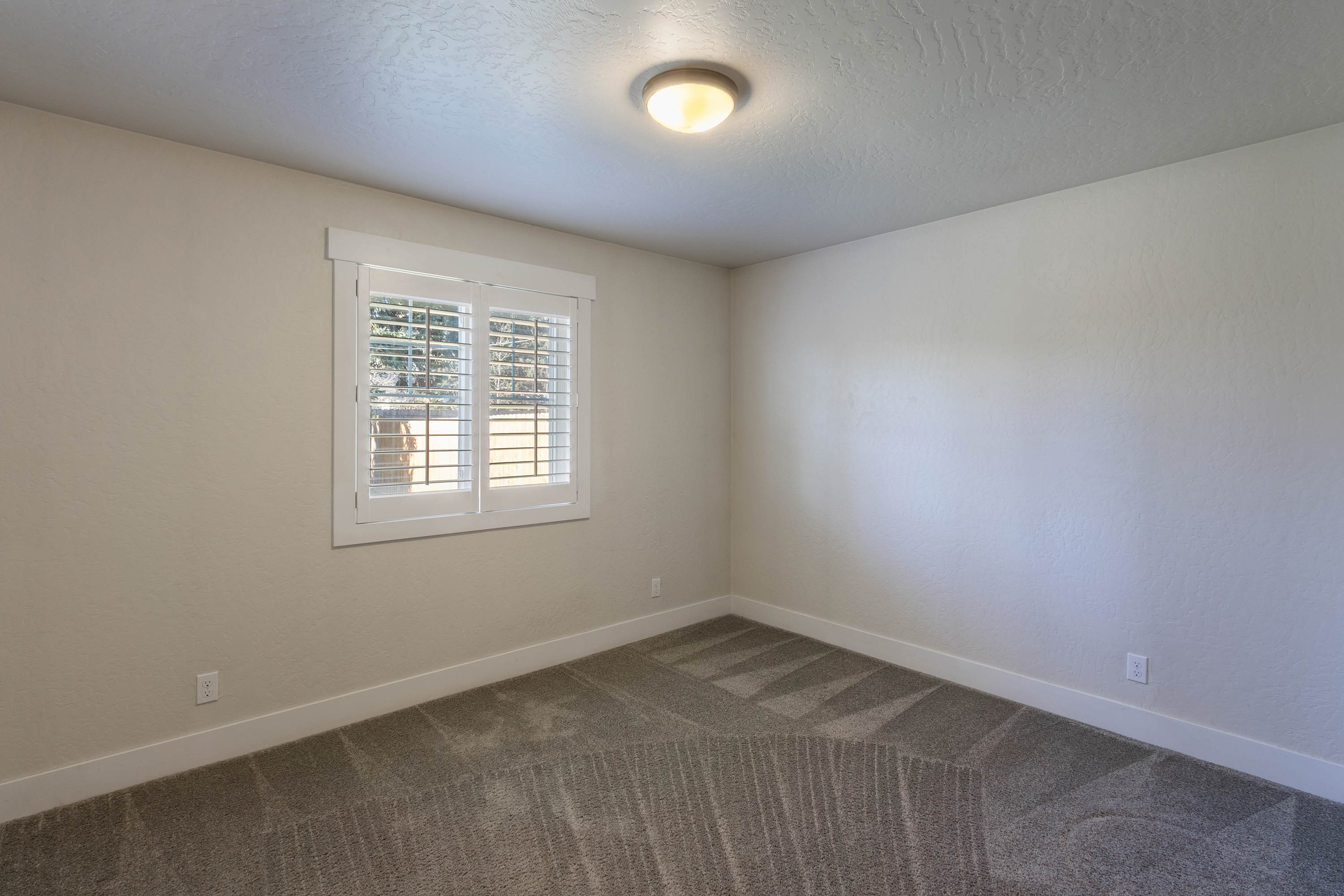 Sandpoint, Idaho, 83864, United States, 3 Bedrooms Bedrooms, ,2 BathroomsBathrooms,Residential,For Sale,2006353