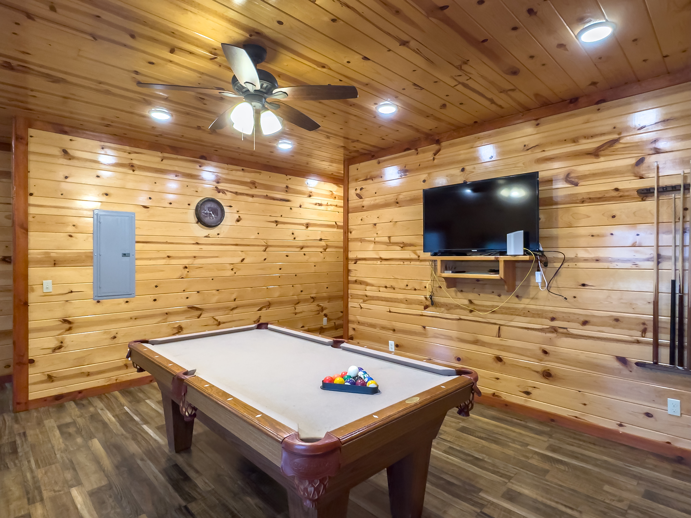 Sevierville, Tennessee, 37862, United States, 6 Bedrooms Bedrooms, ,7 BathroomsBathrooms,Residential,For Sale,1798299