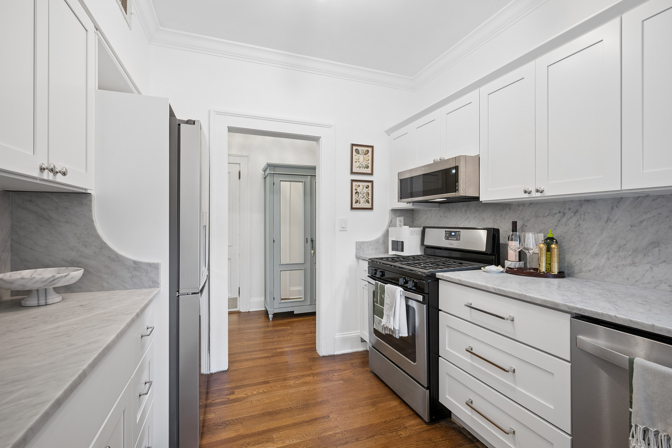  Beautiful Top Floor End Unit Condo Combines Historic Charm and Modern Finishes - 物件實景