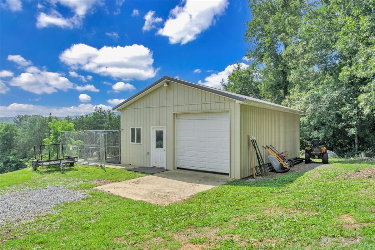 Buchanan, Virginia, 24066, United States, 5 Bedrooms Bedrooms, ,4 BathroomsBathrooms,Residential,For Sale,1900741