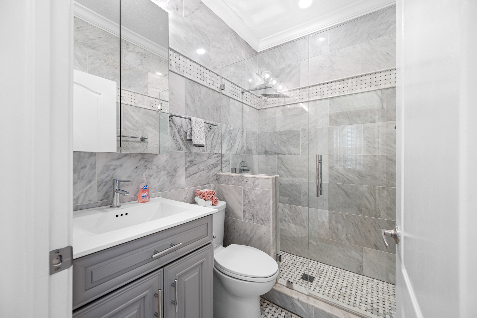 St Petersburg, Florida, 33701, United States, 3 Bedrooms Bedrooms, ,3 BathroomsBathrooms,Residential,For Sale,1979371