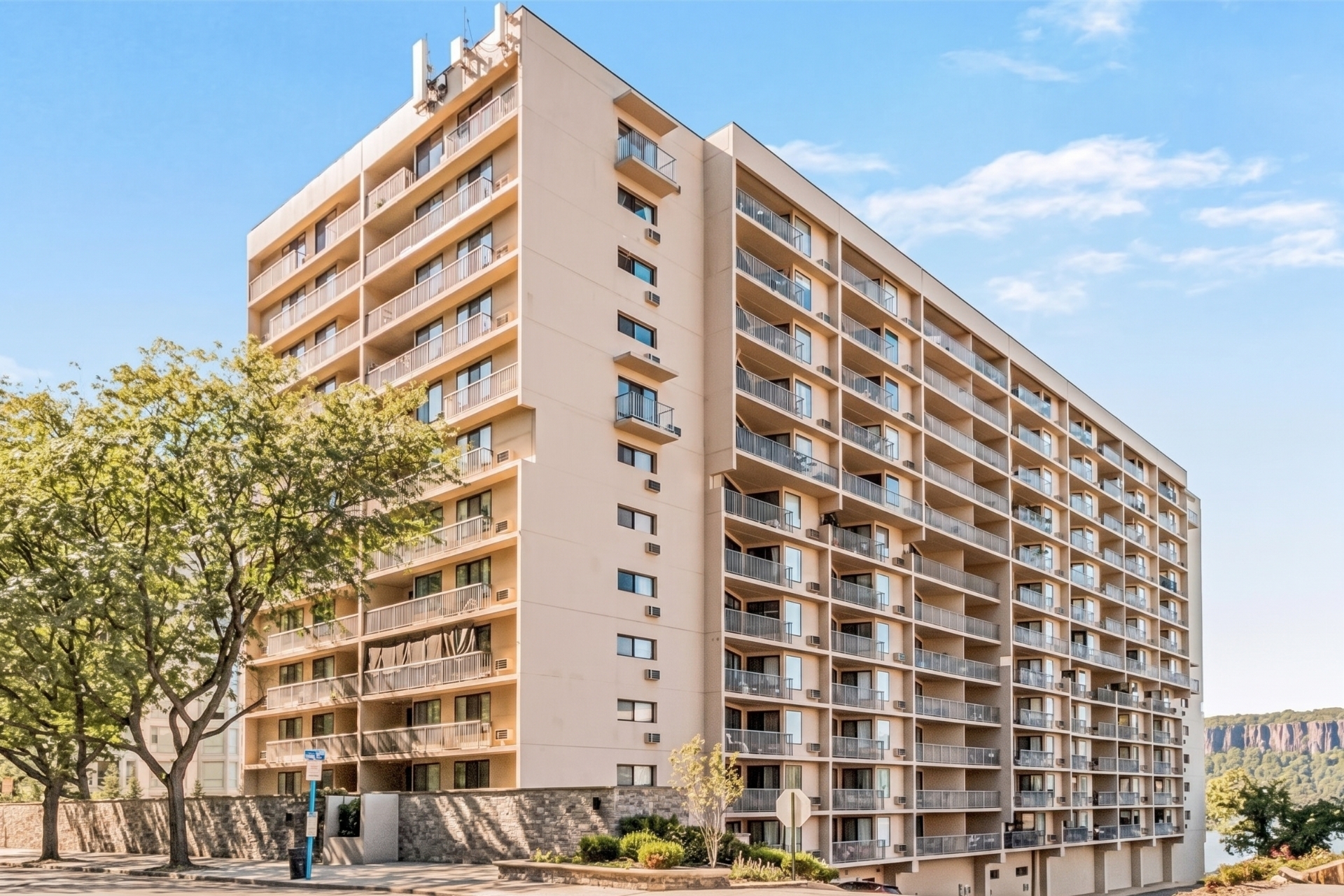  1155 Warburton Avenue - 物件實景