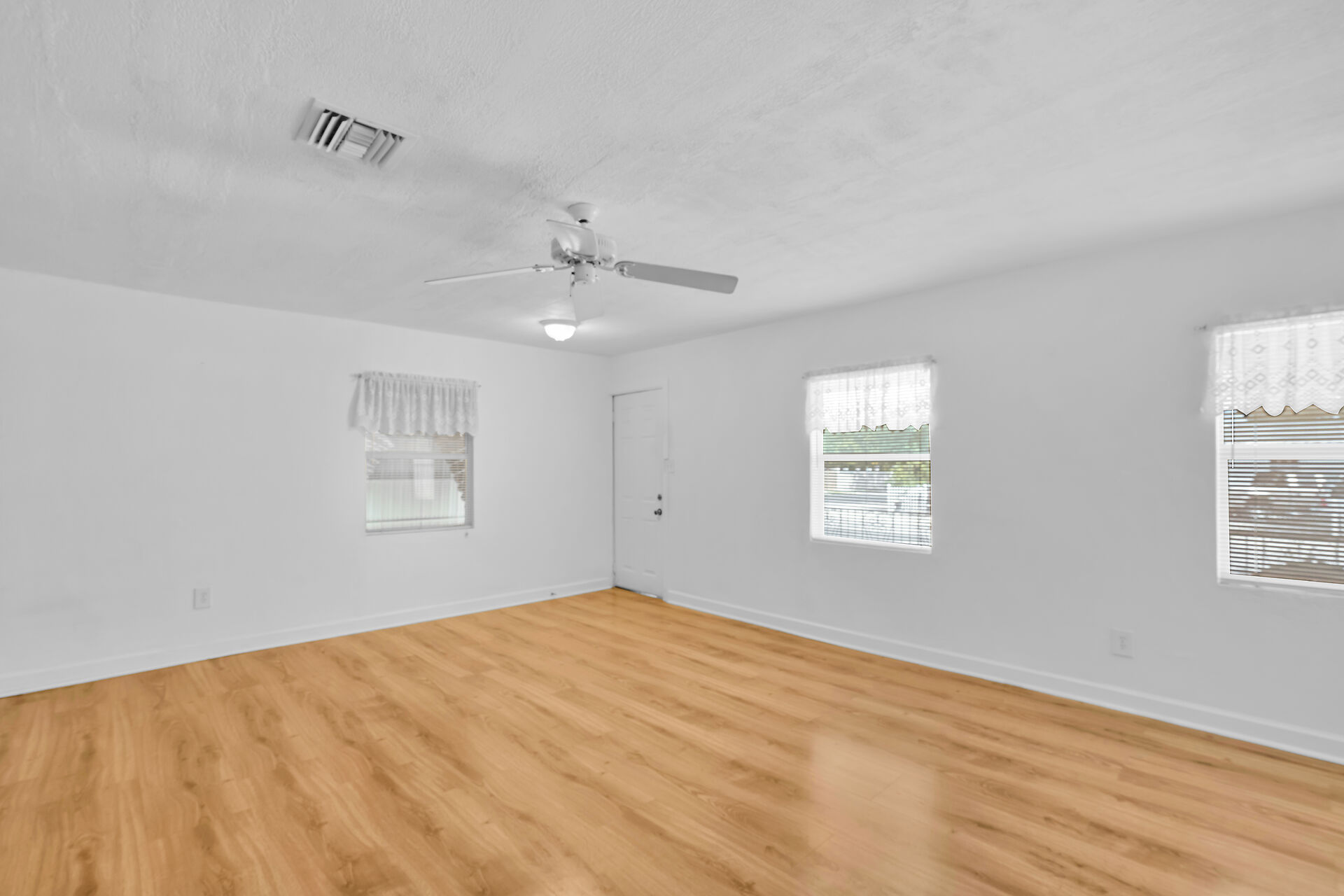 2804 Harris Ave - 物件實景