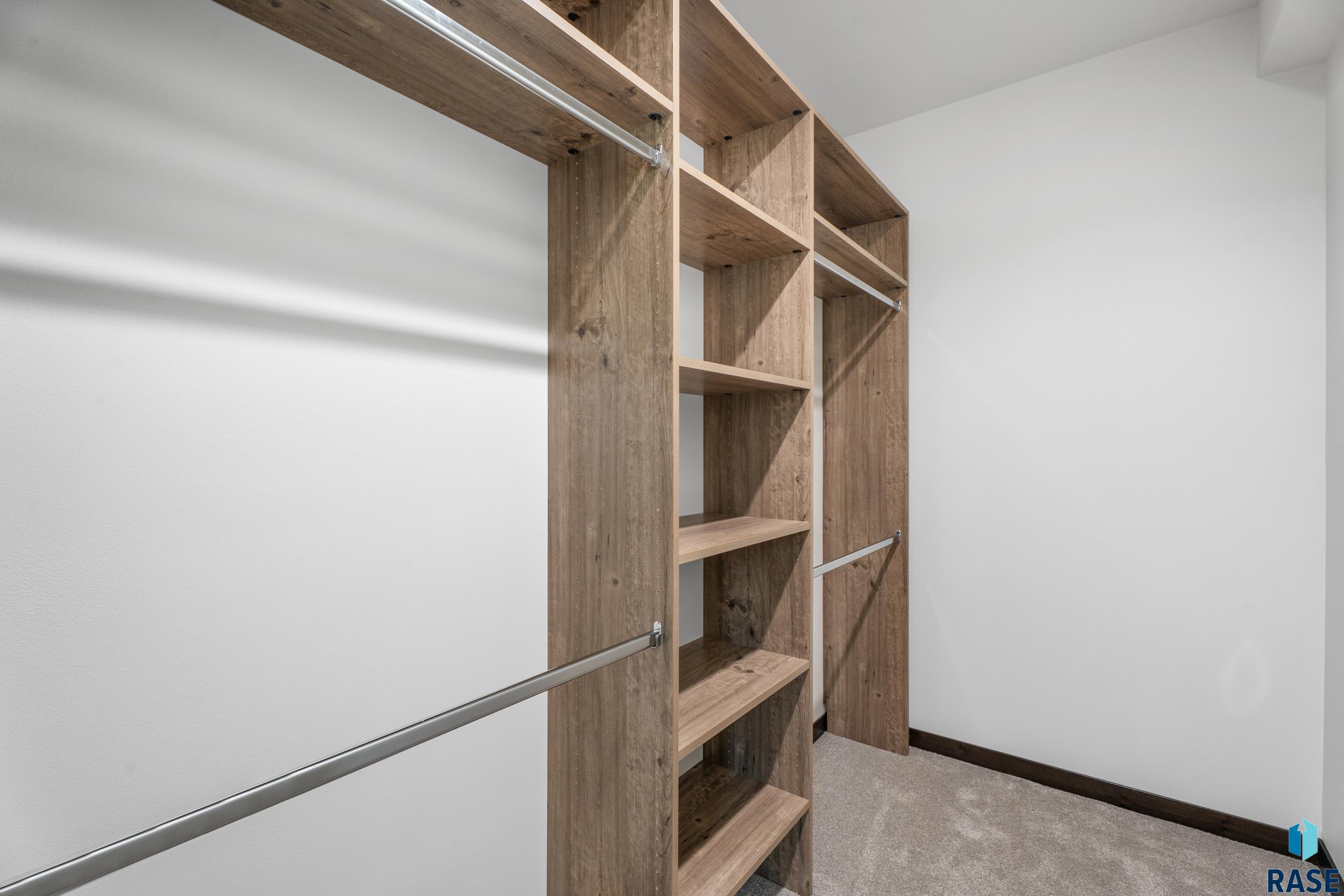 Sioux Falls, South Dakota, 57110, United States, 4 Bedrooms Bedrooms, ,2 BathroomsBathrooms,Residential,For Sale,1982454