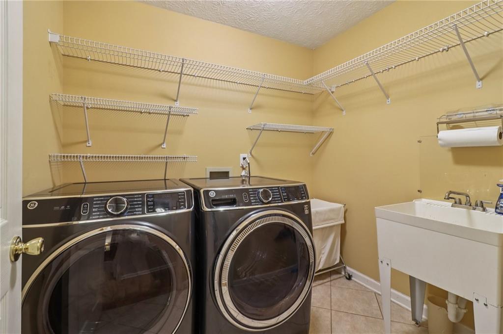 Flowery Branch, Georgia, 30542, United States, 4 Bedrooms Bedrooms, ,3 BathroomsBathrooms,Residential,For Sale,1923417