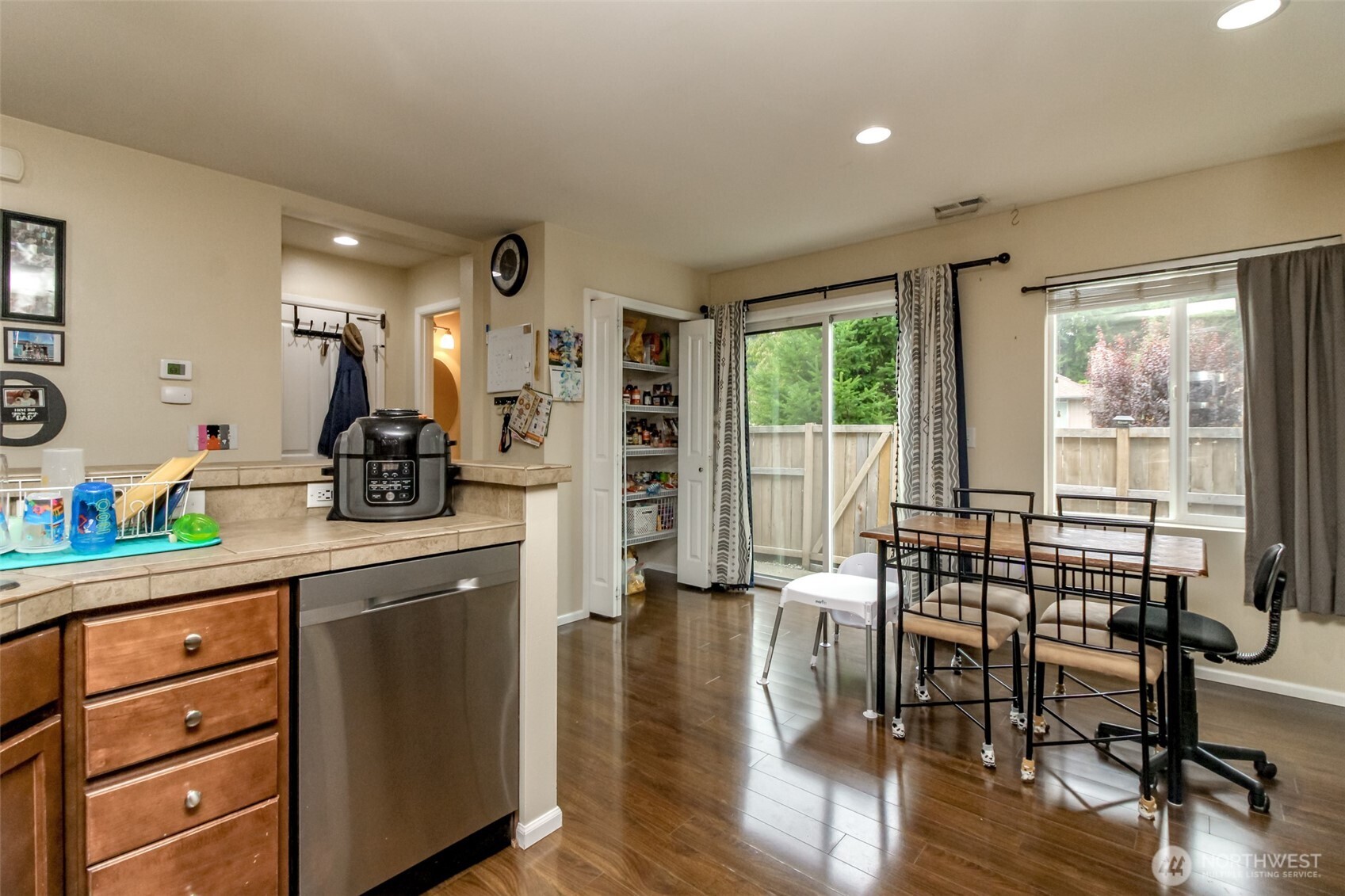 Puyallup, Washington, 98373, United States, 3 Bedrooms Bedrooms, ,3 BathroomsBathrooms,Residential,For Sale,1979459