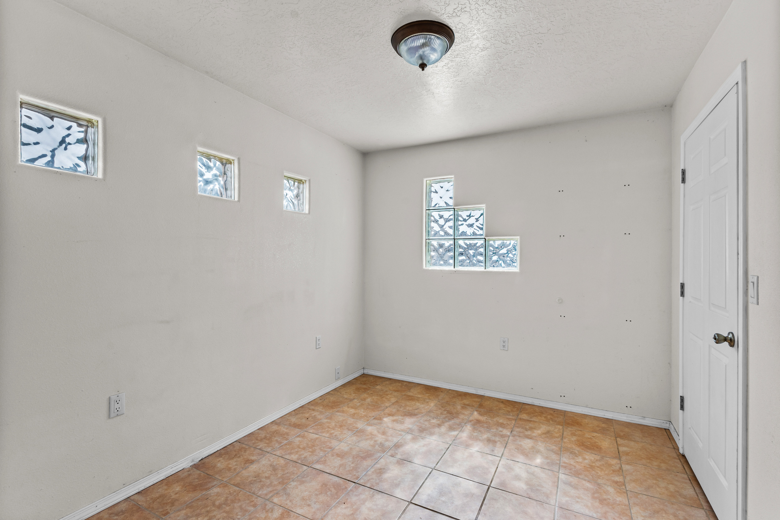 Belen, New Mexico, 87002, United States, 3 Bedrooms Bedrooms, ,2 BathroomsBathrooms,Residential,For Sale,1914205