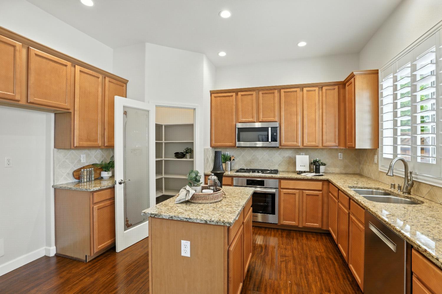 West Sacramento, California, 95691, United States, 4 Bedrooms Bedrooms, ,3 BathroomsBathrooms,Residential,For Sale,1940145
