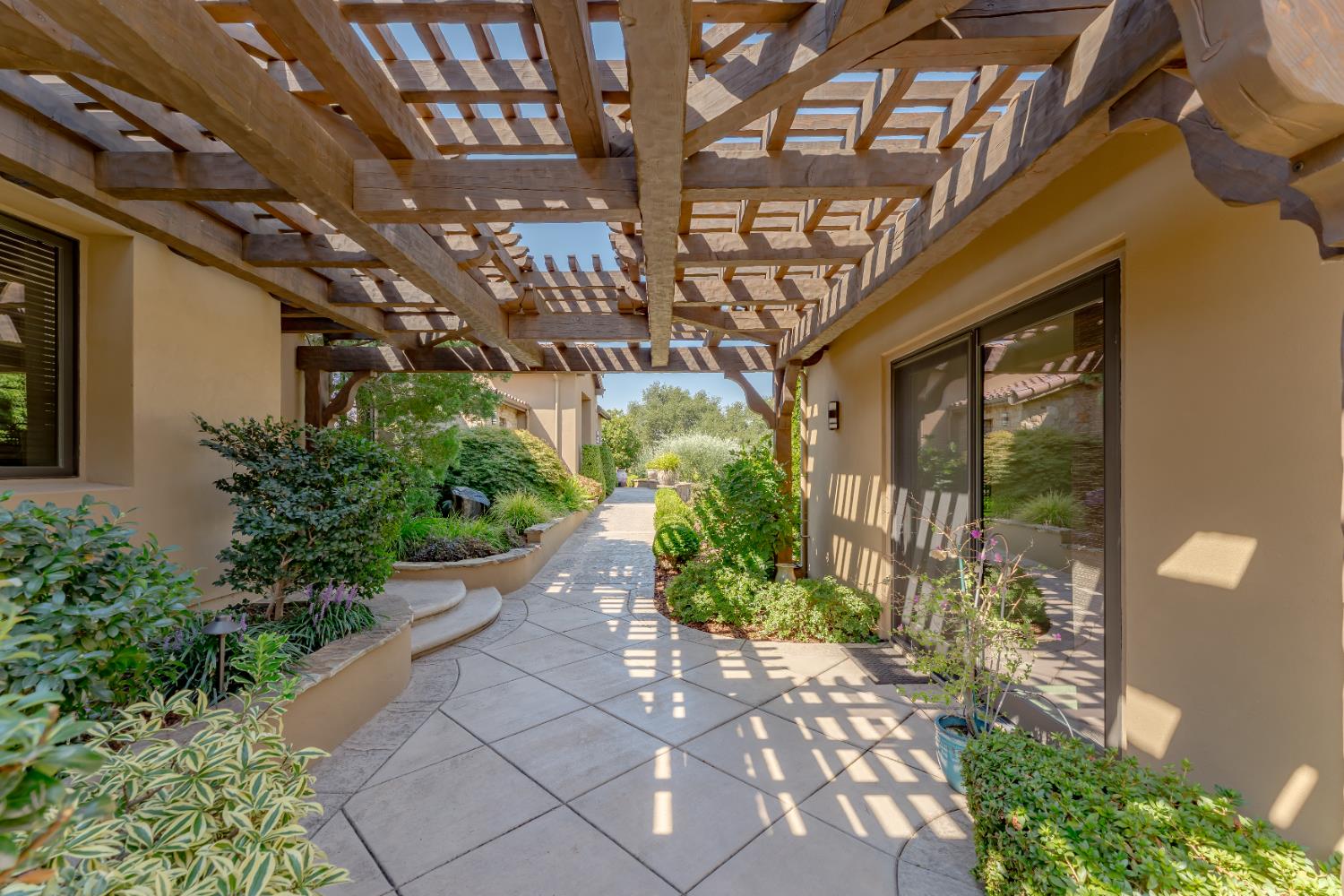 Loomis, California, 95650, United States, 4 Bedrooms Bedrooms, ,5 BathroomsBathrooms,Residential,For Sale,1939429