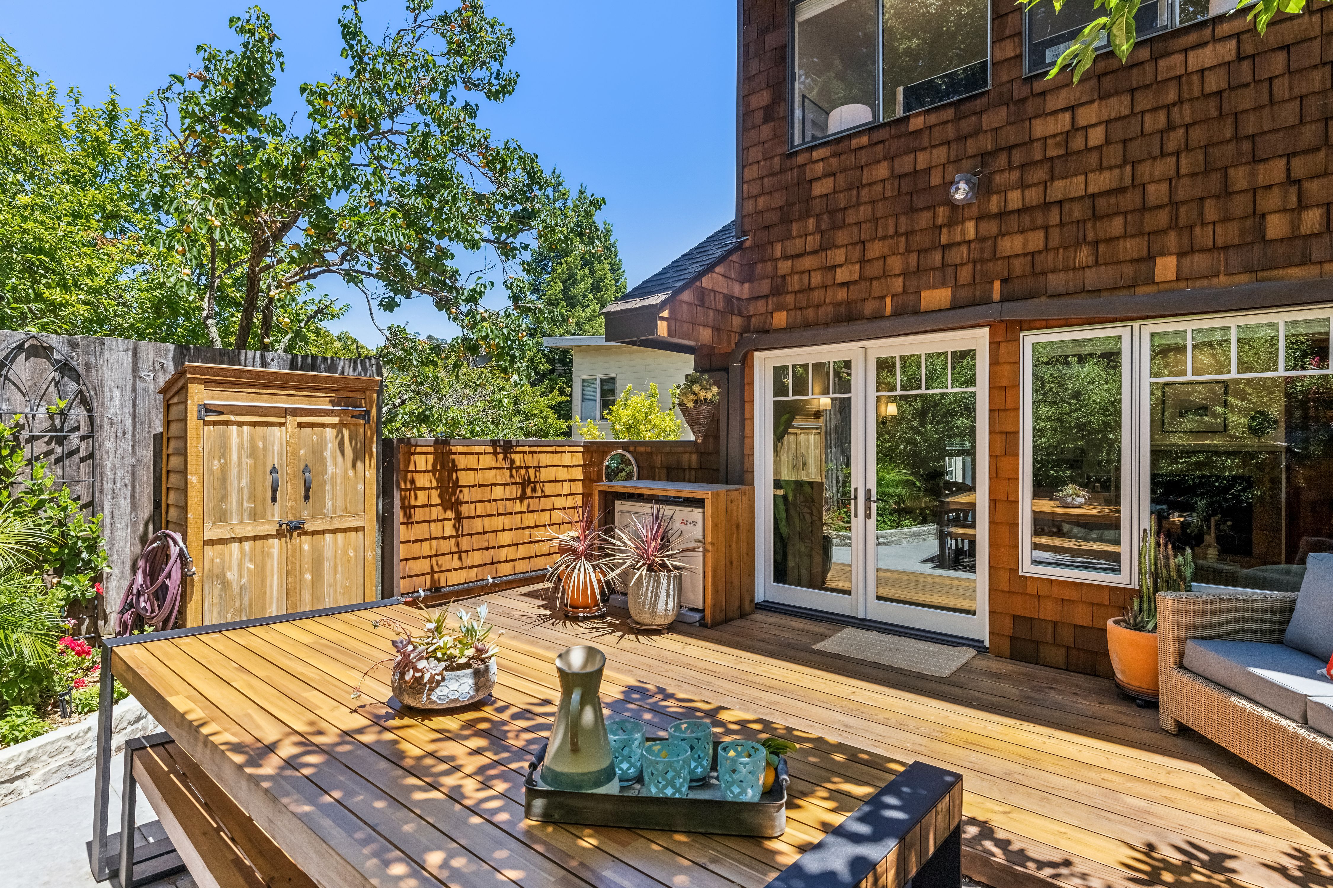  Landscaped Garden Oasis on Sir Francis Drake Boulevard - 物件實景