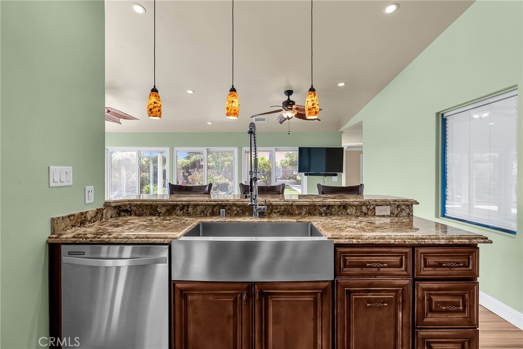 Jurupa Valley, California, 92509, United States, 3 Bedrooms Bedrooms, ,2 BathroomsBathrooms,Residential,For Sale,1939964