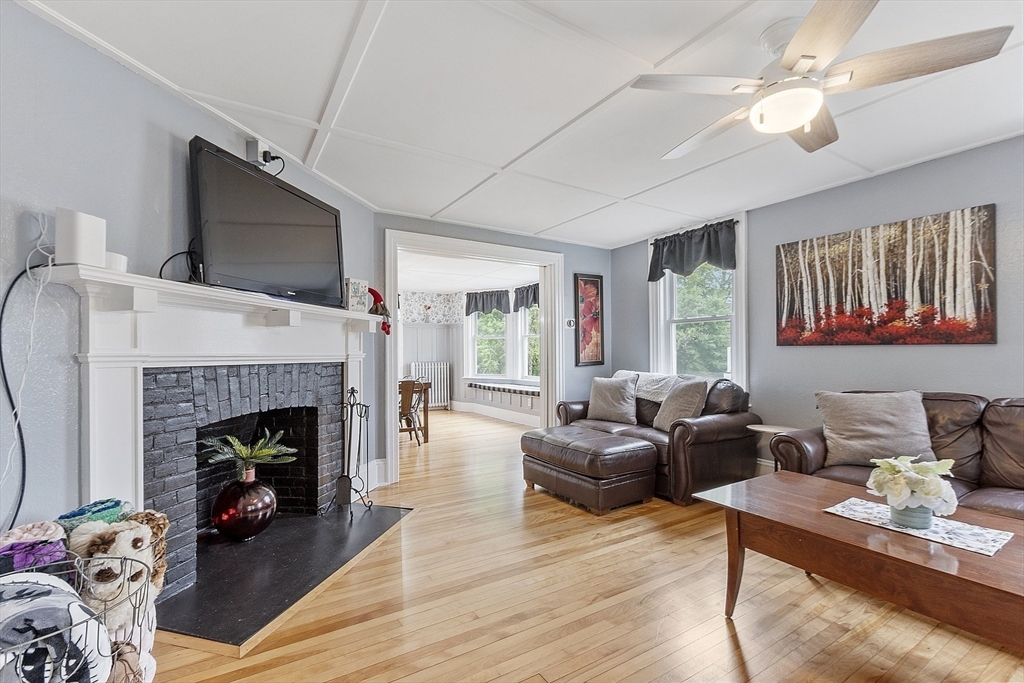 Lunenburg, Massachusetts, 01462, United States, 4 Bedrooms Bedrooms, ,2 BathroomsBathrooms,Residential,For Sale,1876161