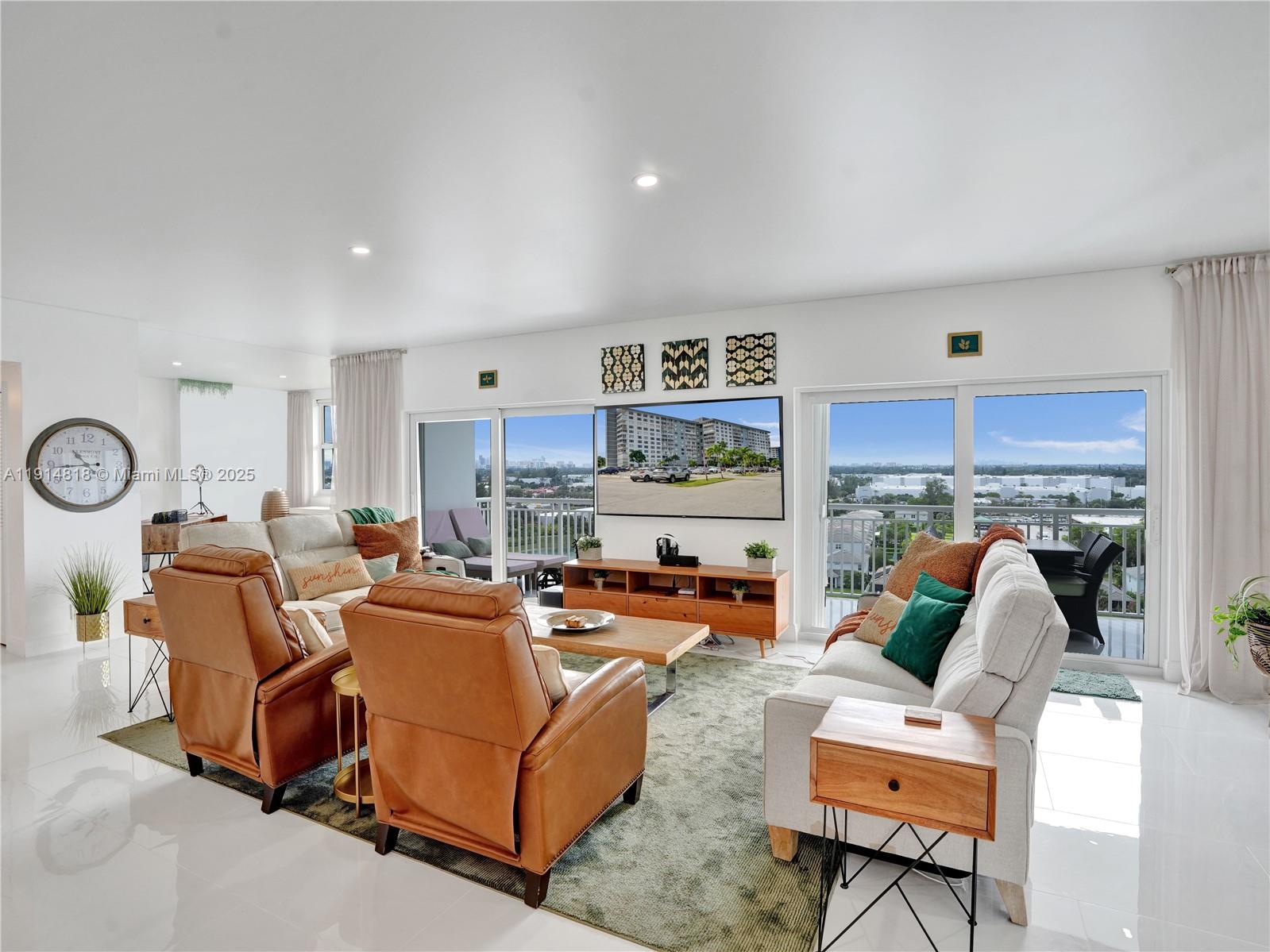 Hollywood, Florida, 33021, United States, 2 Bedrooms Bedrooms, ,3 BathroomsBathrooms,Residential,For Sale,1997464