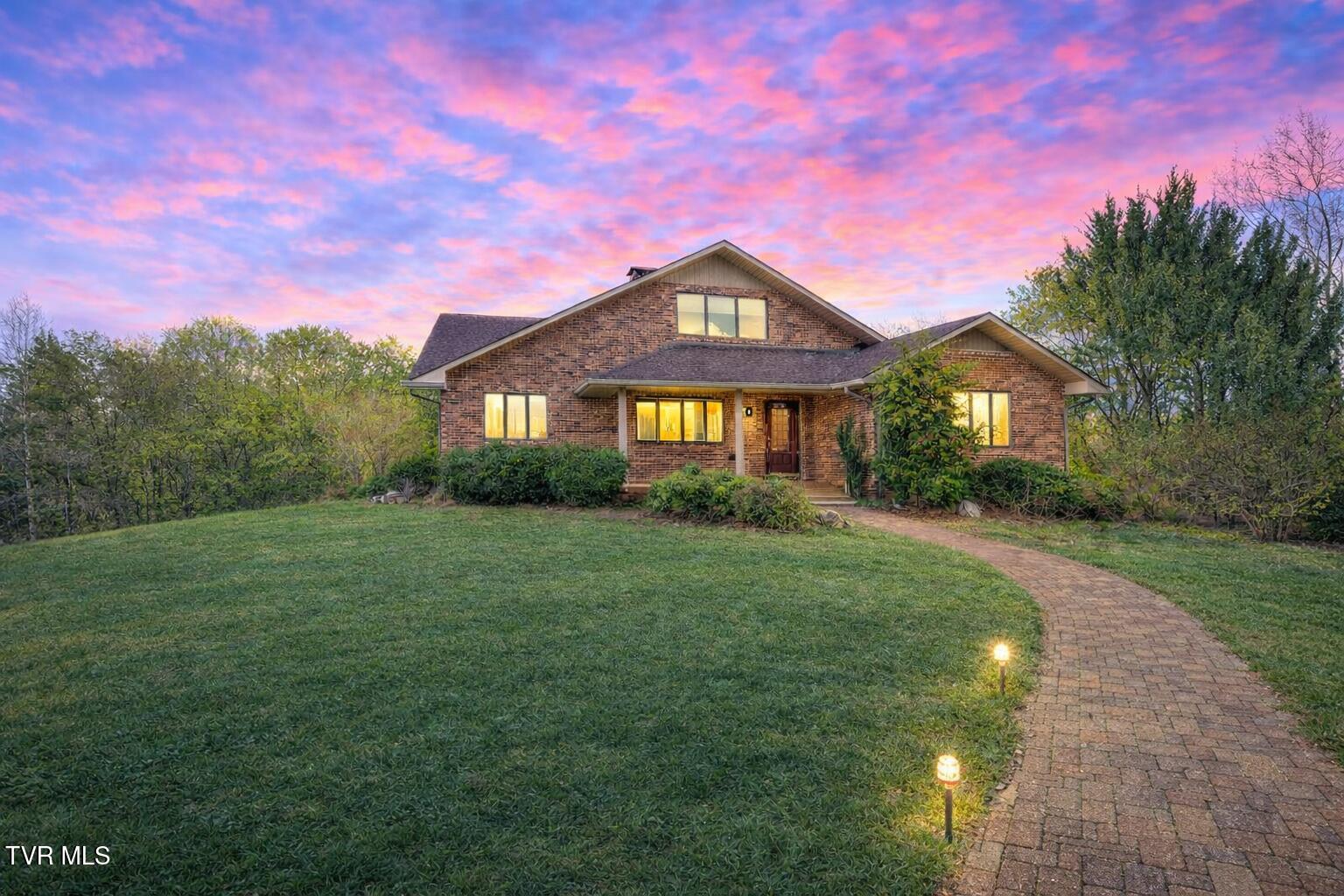 Jonesborough, Tennessee, 37659, United States, 6 Bedrooms Bedrooms, ,6 BathroomsBathrooms,Residential,For Sale,2011777