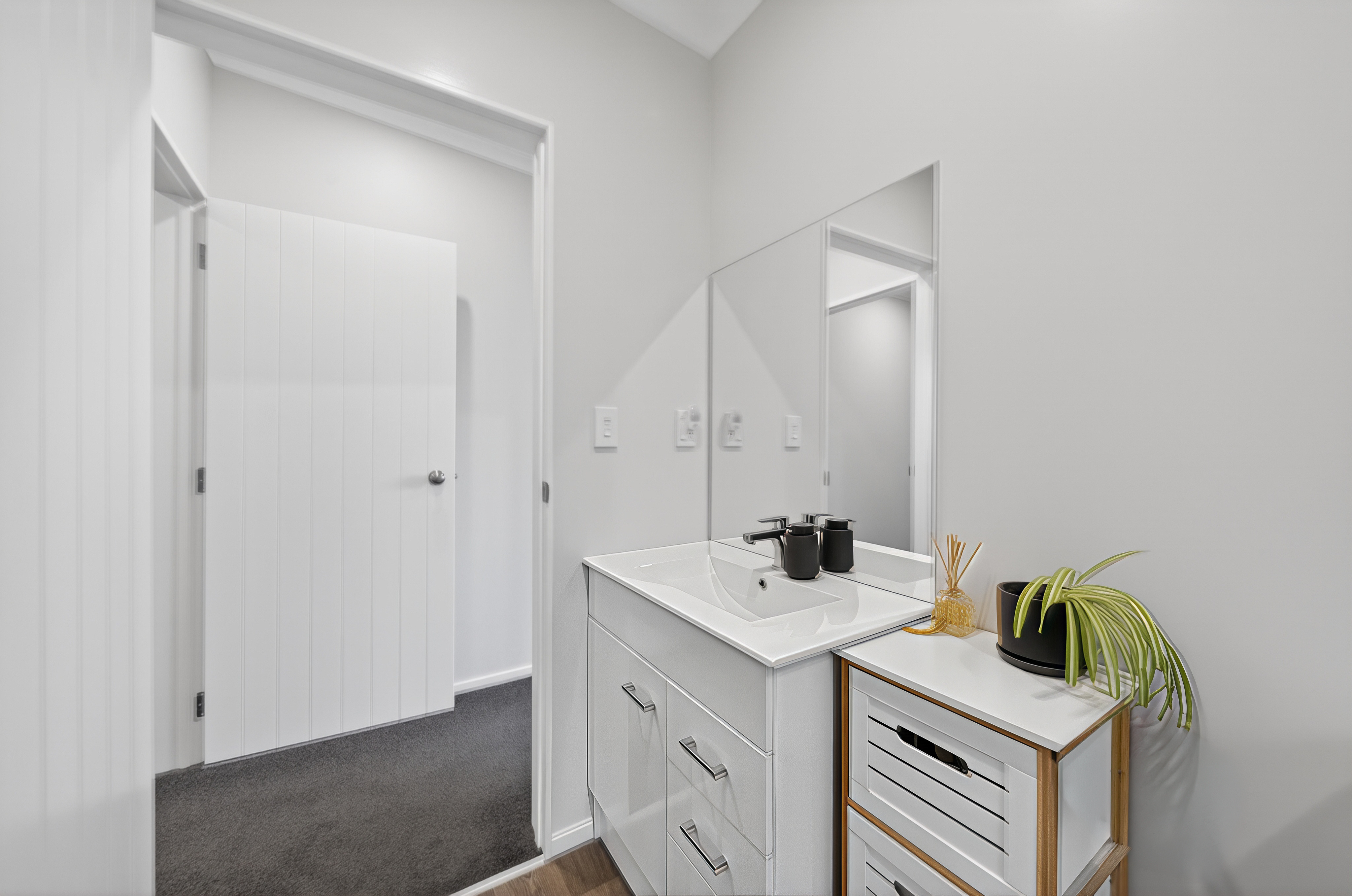  Bright, Modern Living with Private Appeal - 物件實景