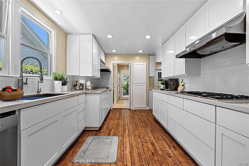 Sherman Oaks, California, 91403, United States, 4 Bedrooms Bedrooms, ,3 BathroomsBathrooms,Residential,For Sale,1848816