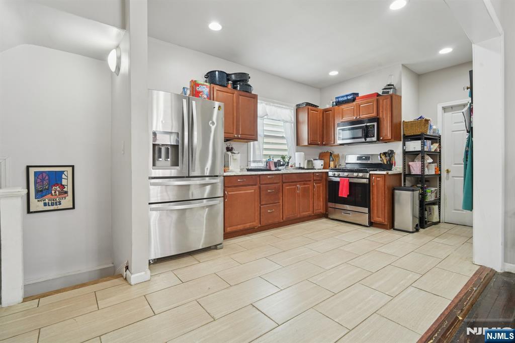 Garfield, New Jersey, 07026, United States, 4 Bedrooms Bedrooms, ,3 BathroomsBathrooms,Residential,For Sale,1905958