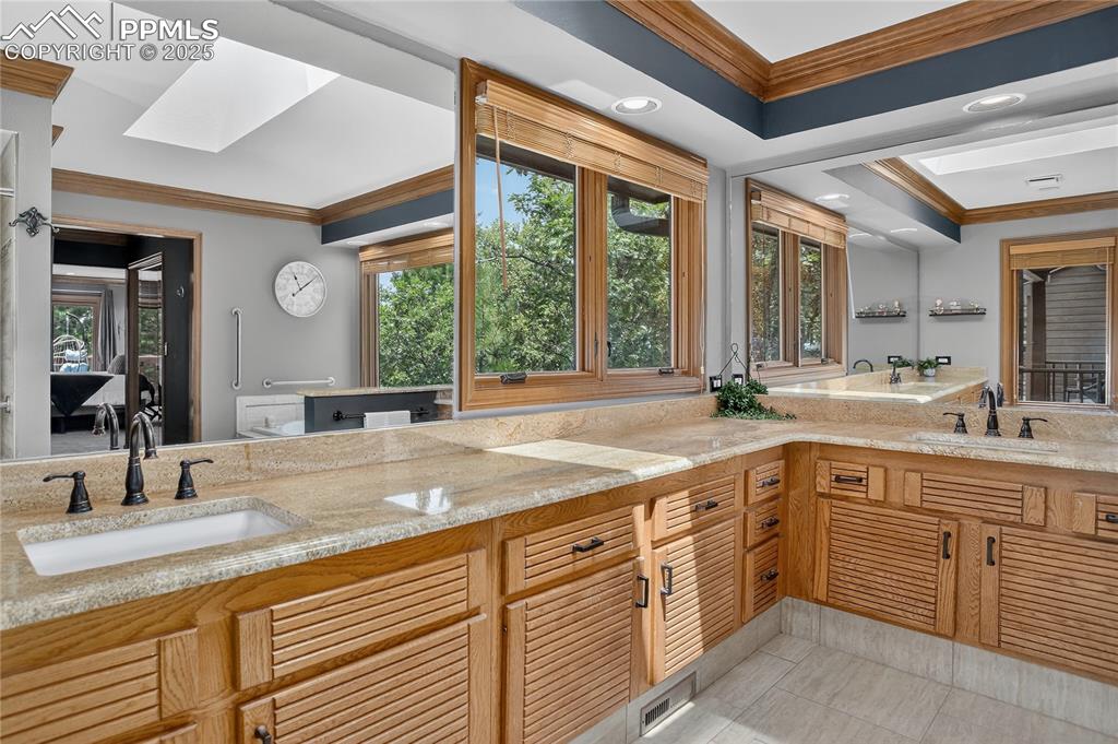 Colorado Springs, Colorado, 80906, United States, 4 Bedrooms Bedrooms, ,4 BathroomsBathrooms,Residential,For Sale,1906884