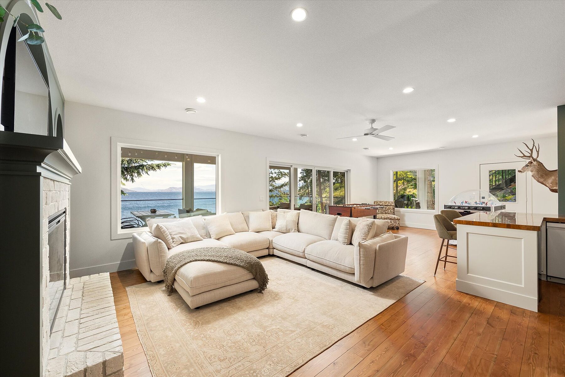  Stunning Home with Privacy - 物件實景