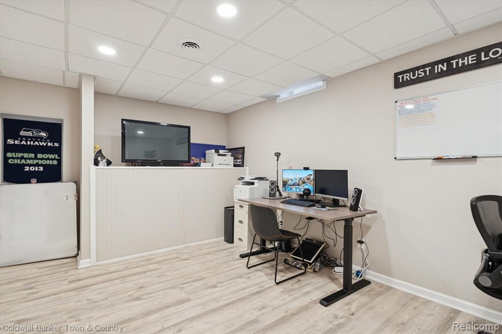 Highland, Michigan, 48357, United States, 4 Bedrooms Bedrooms, ,4 BathroomsBathrooms,Residential,For Sale,2003066