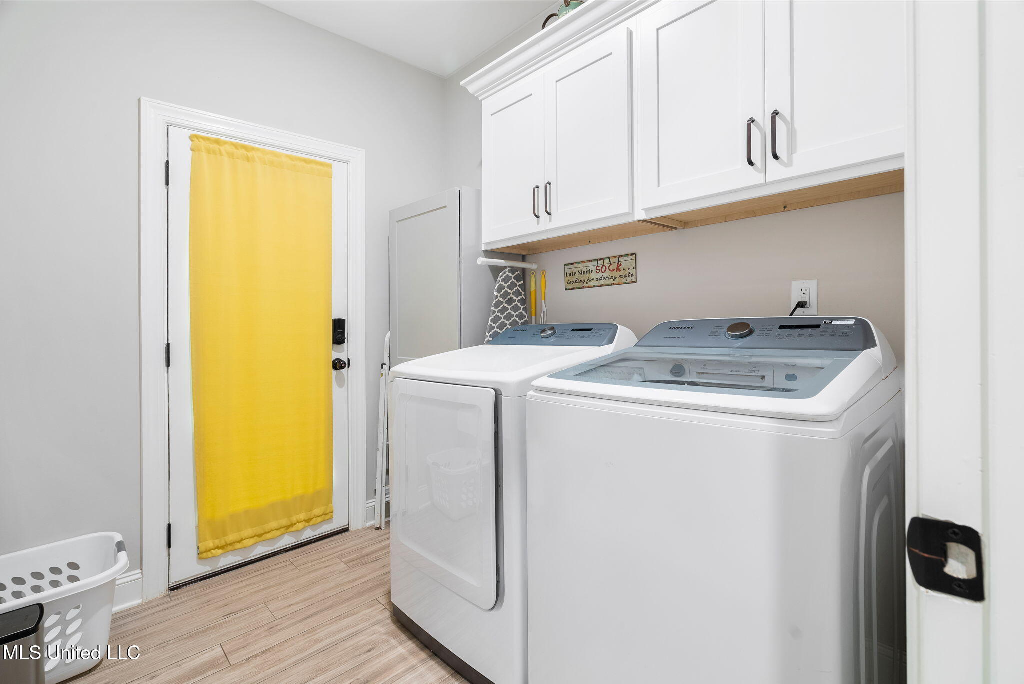 Hernando, Mississippi, 38632, United States, 5 Bedrooms Bedrooms, ,3 BathroomsBathrooms,Residential,For Sale,1991187