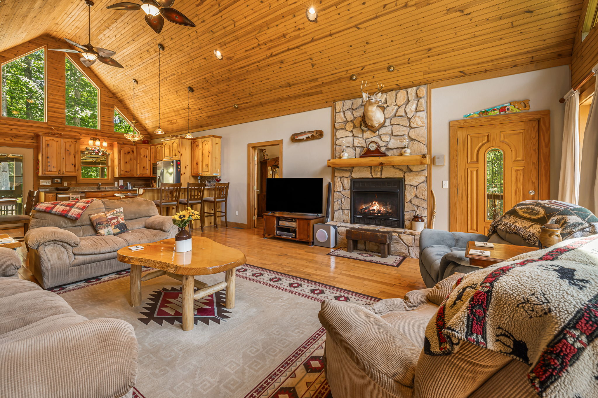 Burnsville, North Carolina, 28714, United States, 2 Bedrooms Bedrooms, ,Residential,For Sale,1931797