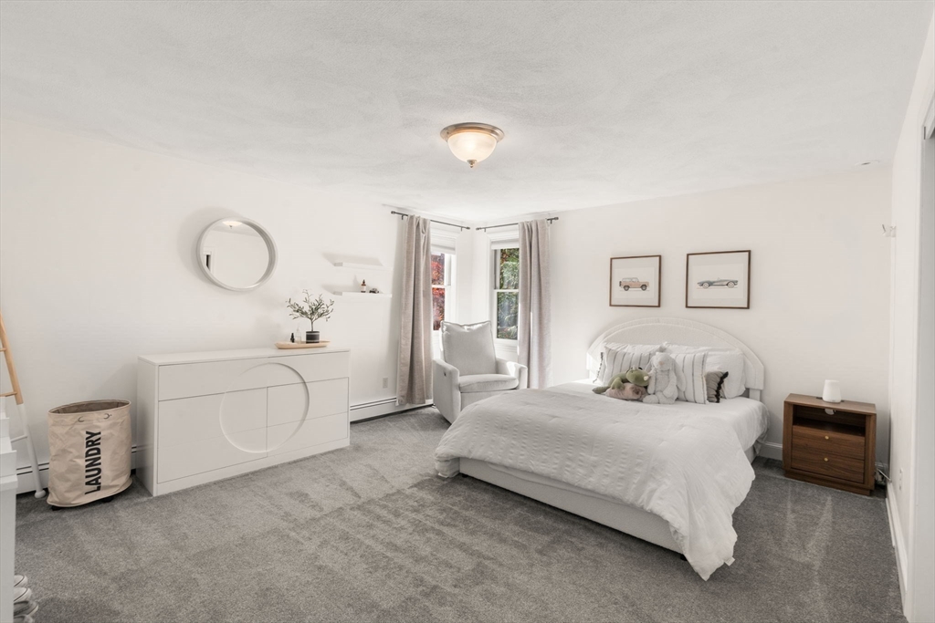 Walpole, Massachusetts, 02081, United States, 4 Bedrooms Bedrooms, ,4 BathroomsBathrooms,Residential,For Sale,1987866