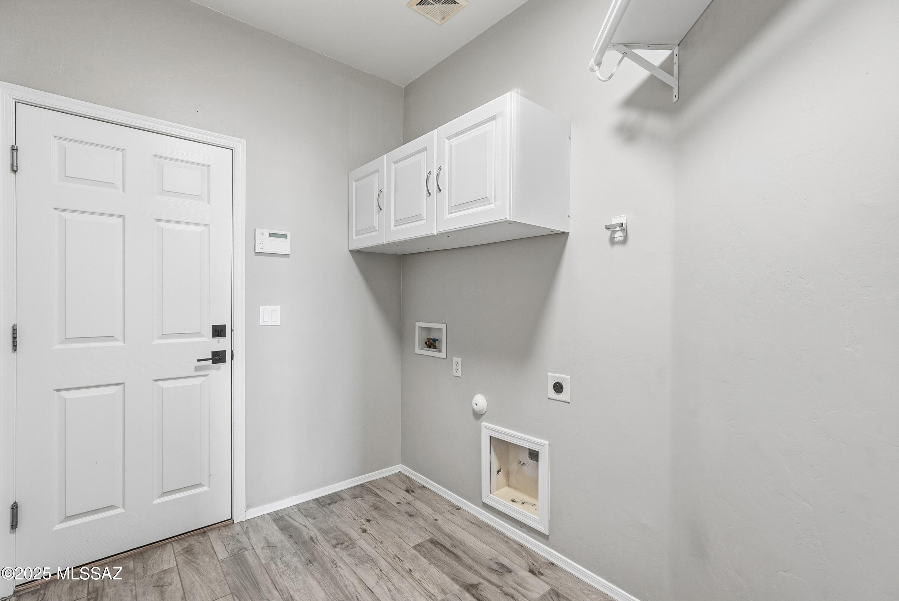 Sahuarita, Arizona, 85629, United States, 3 Bedrooms Bedrooms, ,2 BathroomsBathrooms,Residential,For Sale,1989505