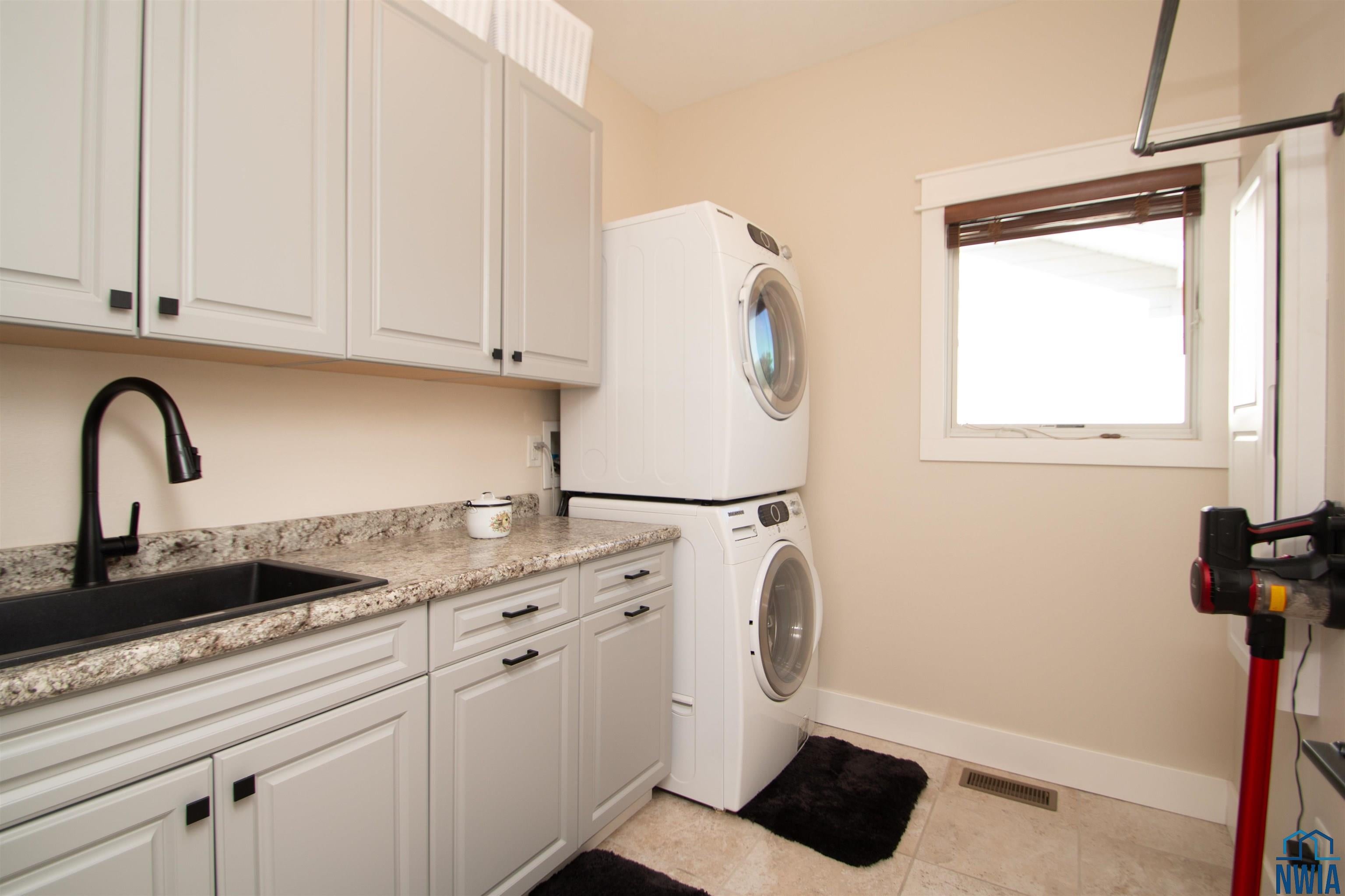 McCook Lake, South Dakota, 57049, United States, 3 Bedrooms Bedrooms, ,4 BathroomsBathrooms,Residential,For Sale,1974954