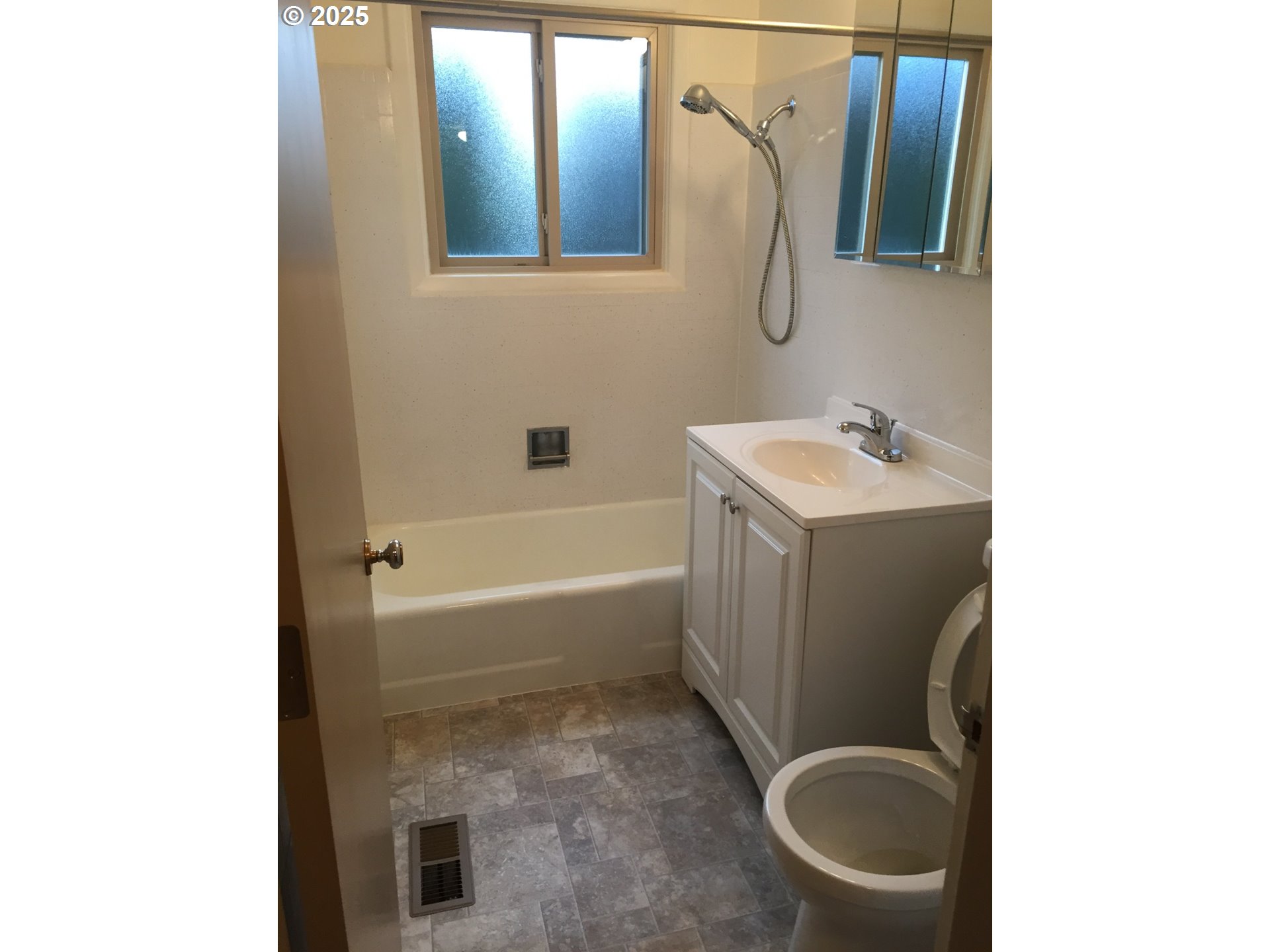 Portland, Oregon, 97206, United States, ,Residential,For Sale,1903739