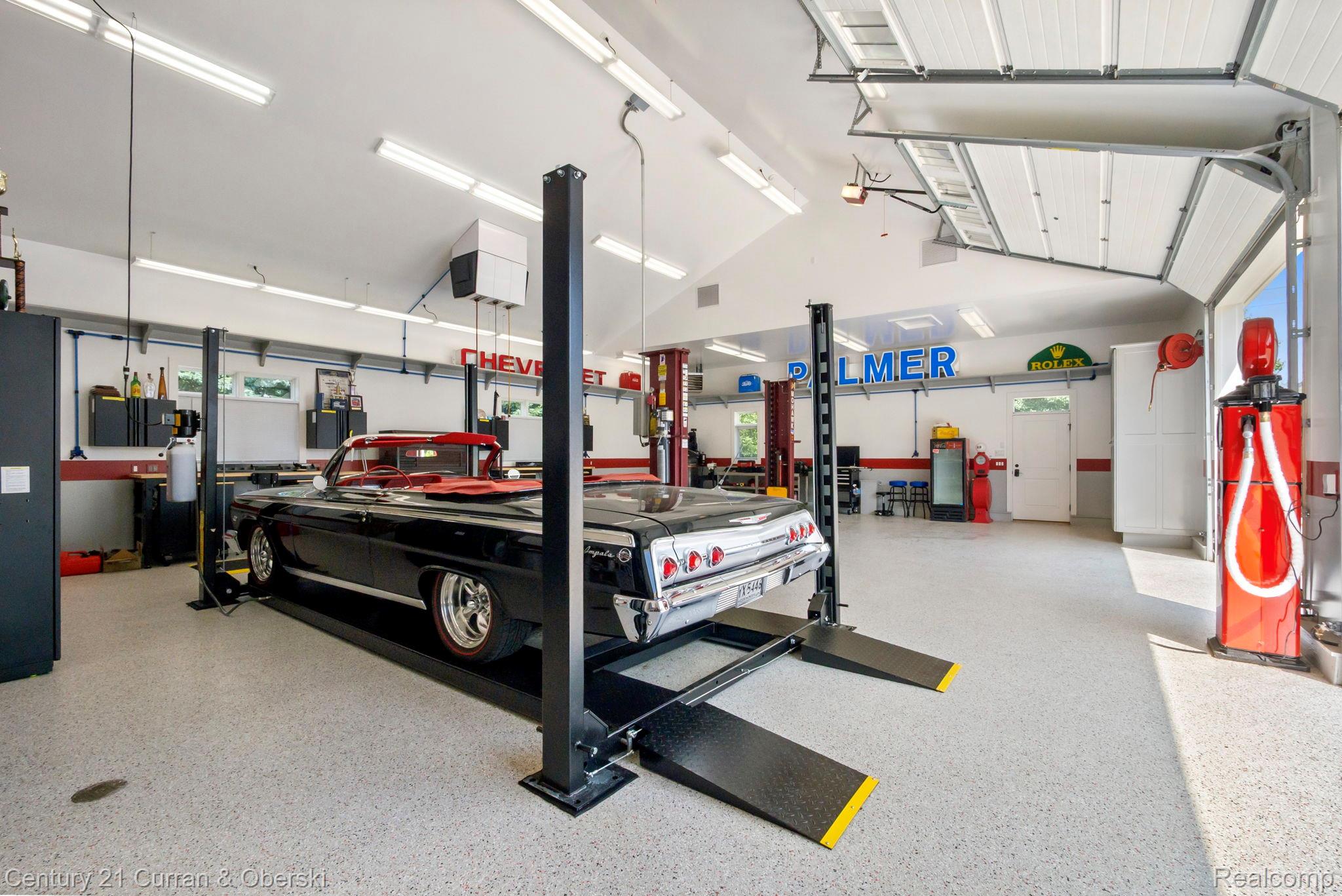 South Lyon, Michigan, 48178, United States, 6 Bedrooms Bedrooms, ,8 BathroomsBathrooms,Residential,For Sale,2008135