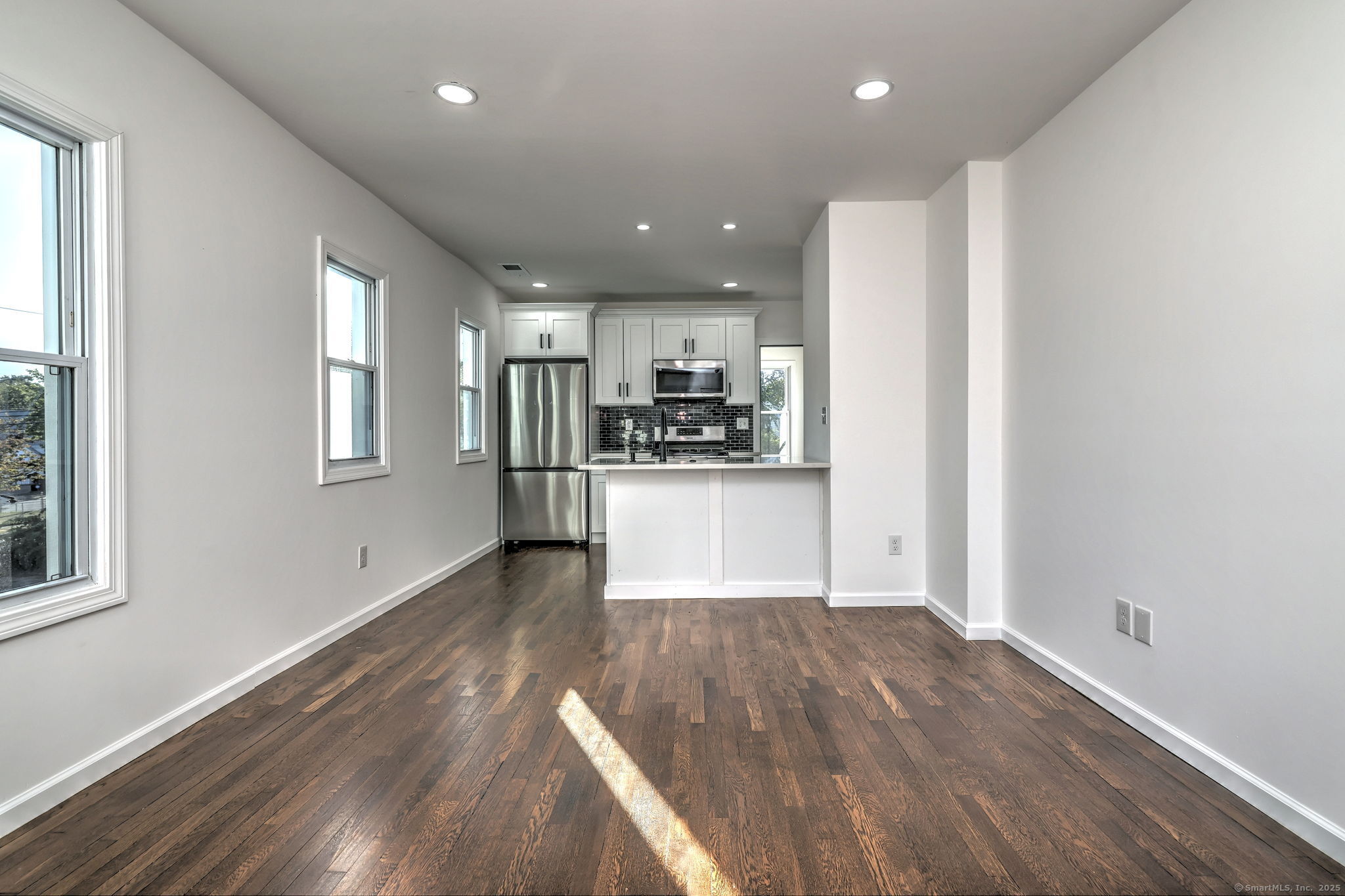 Hamden, Connecticut, 06514, United States, 8 Bedrooms Bedrooms, ,3 BathroomsBathrooms,Residential,For Sale,1940598
