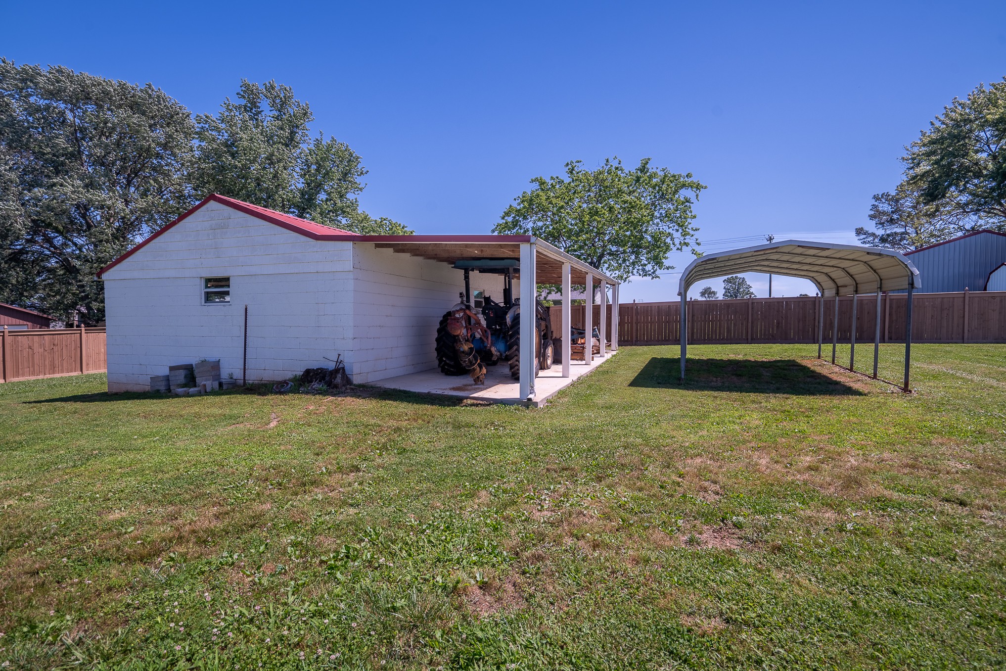 Lawrenceburg, Tennessee, 38464, United States, 3 Bedrooms Bedrooms, ,2 BathroomsBathrooms,Residential,For Sale,1828179